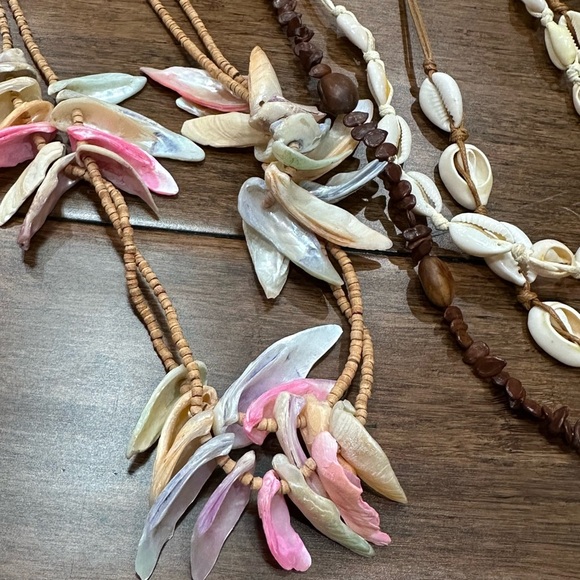 Seashell Beach Multicolor Beaded Shell Necklace Set of 7 - Picture 3 of 5